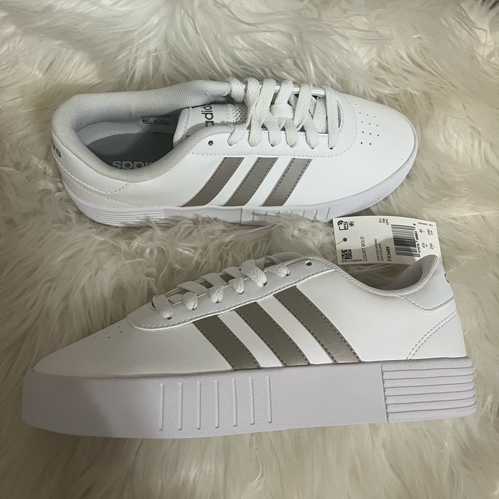 NWT + Box Adidas Court Shoes Size 8 Womens